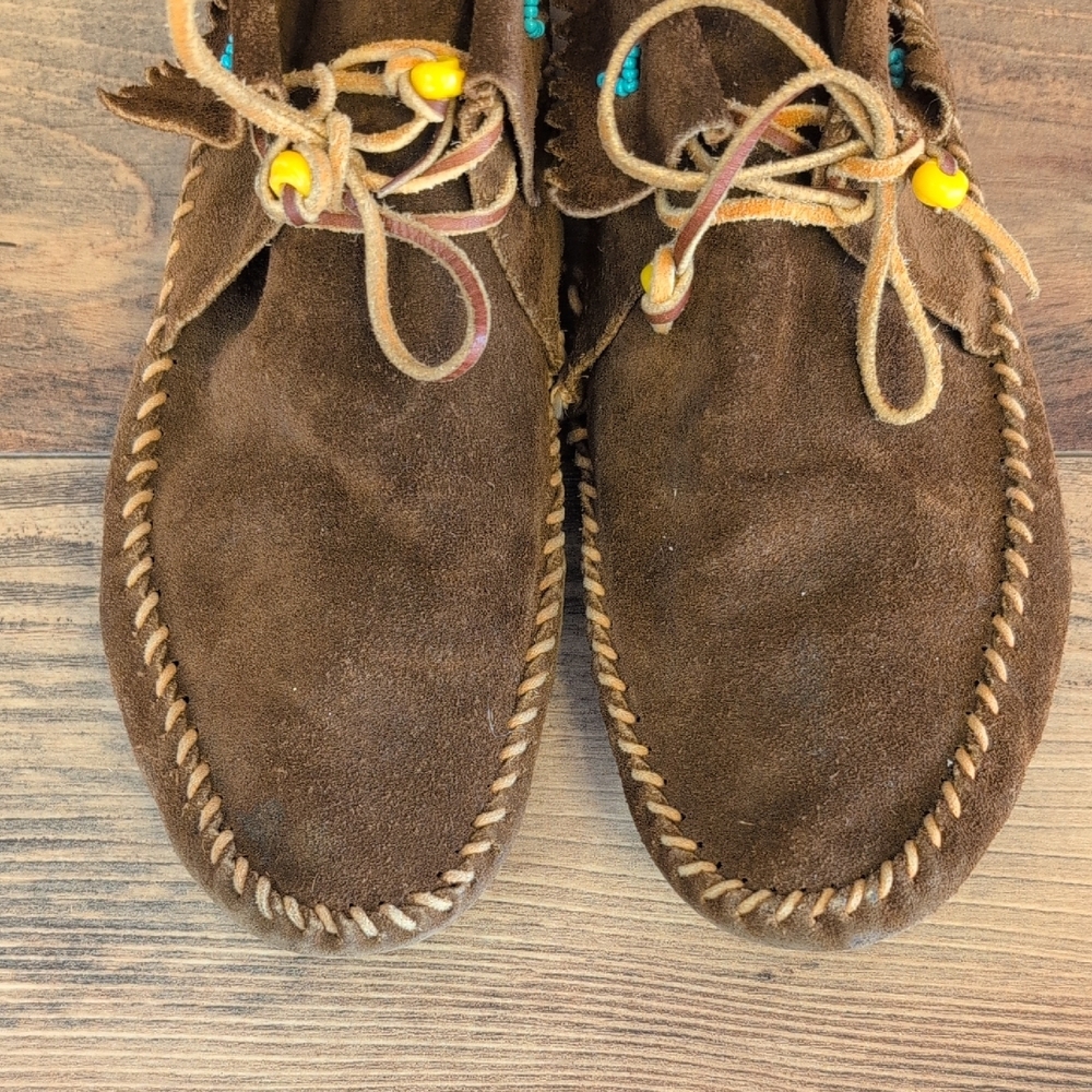 Minnetonka Brown Suede Beaded Whipstitched Moccasins Slip On Booties - Picture 7 of 8